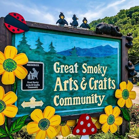 Romantic Mtn Cabin Hot Tub & Jacuzzi Views Sevierville Εξωτερικό φωτογραφία