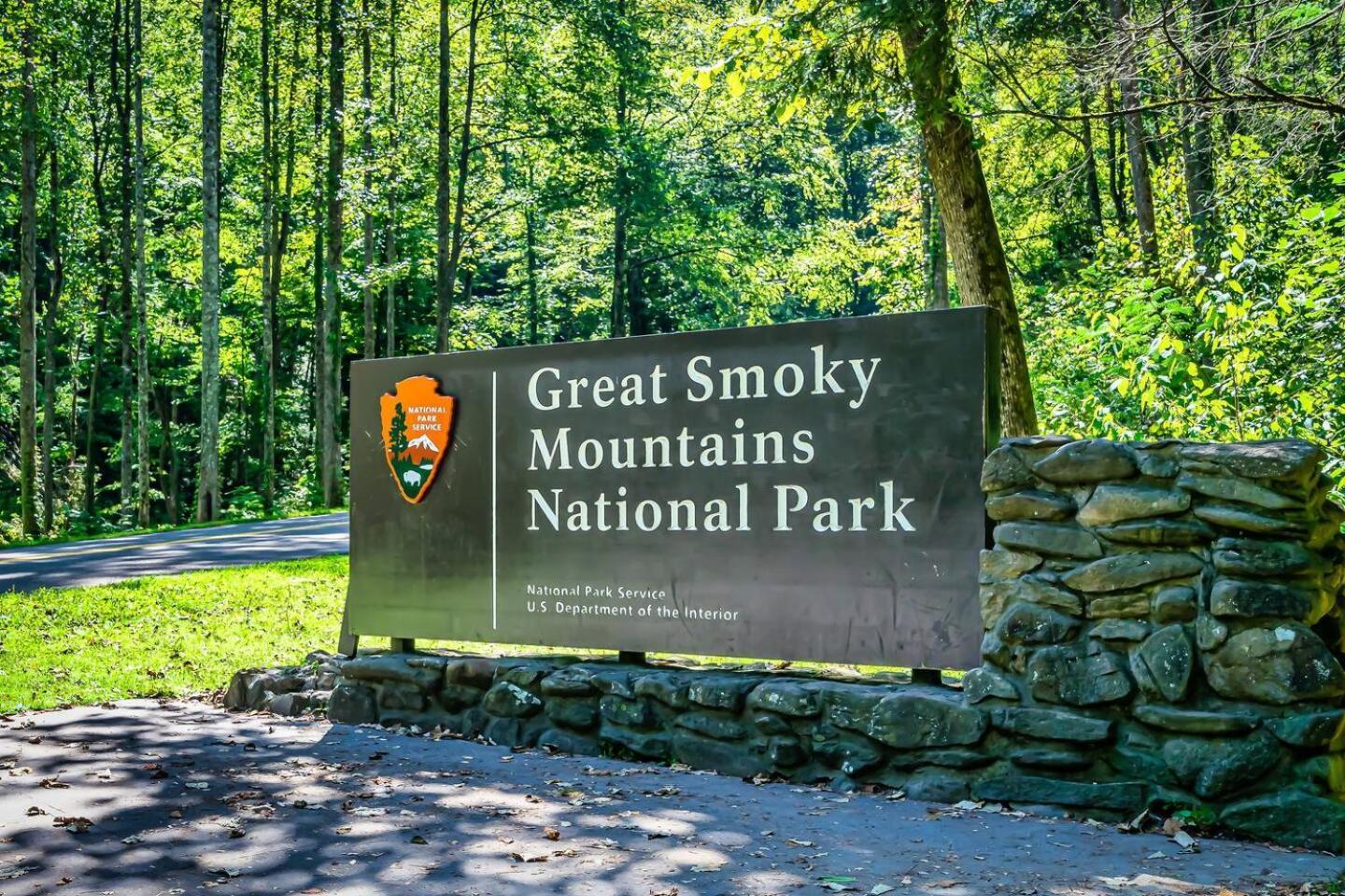 Romantic Mtn Cabin Hot Tub & Jacuzzi Views Sevierville Εξωτερικό φωτογραφία